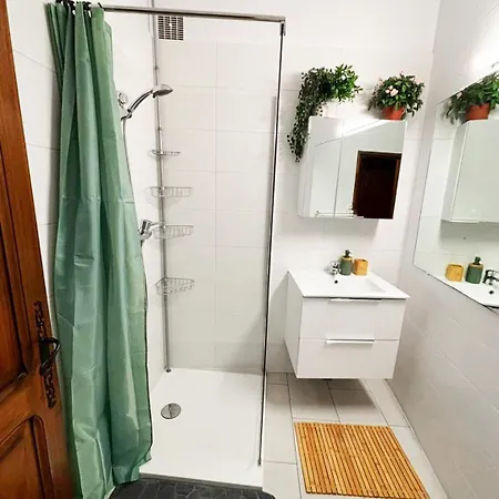 5 Min De La - T4 Avec Piscine & Tennis *