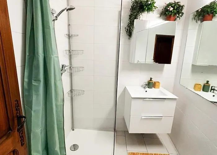 5 Min De La - T4 Avec Piscine & Tennis *