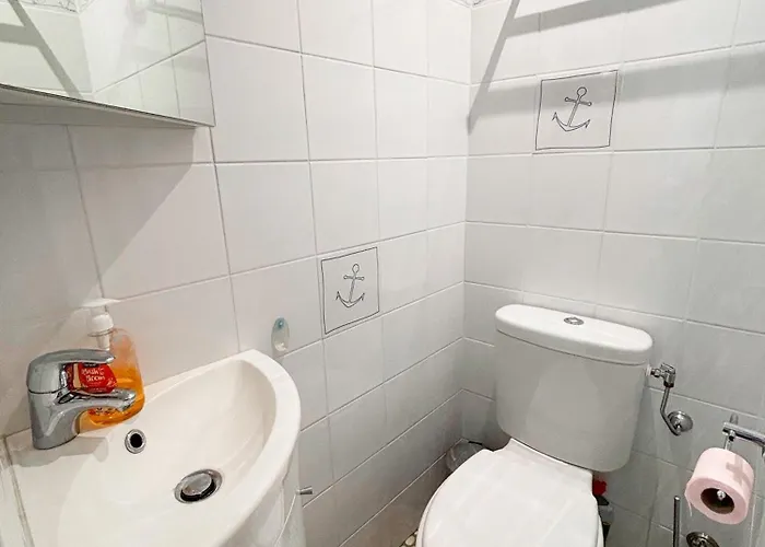 5 Min De La - T4 Avec Piscine & Tennis